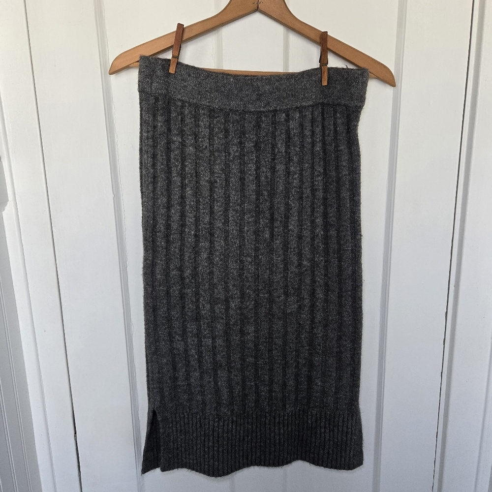 Halogen Women's Ribbed Sweater Midi Skirt Size M Fuzzy Cozy Dark Academia‎ Grey